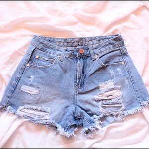 light wash blue high wasted shorts 🧵